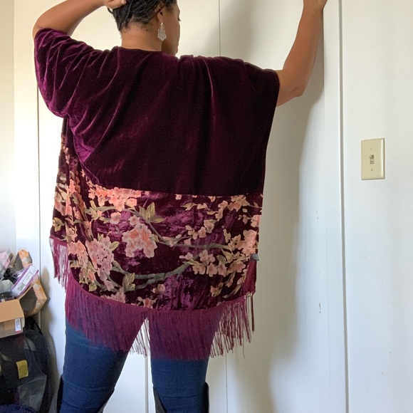 Velvet Asian-style Shawl, with fringe. - Picture 6 of 6